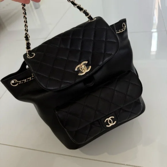 Chanel Black Quilted Women's Bag - Picture 2 of 4